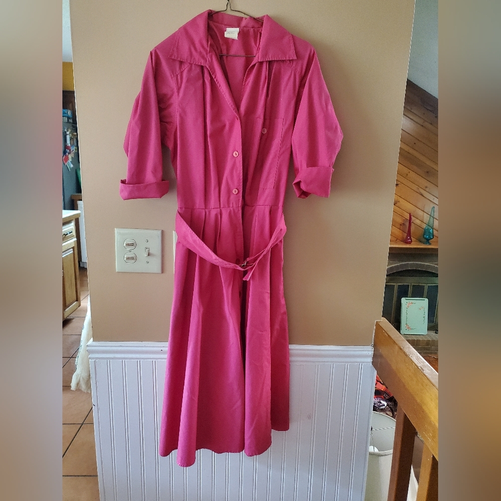 Vintage ladies house dress pink short sleeved with belt